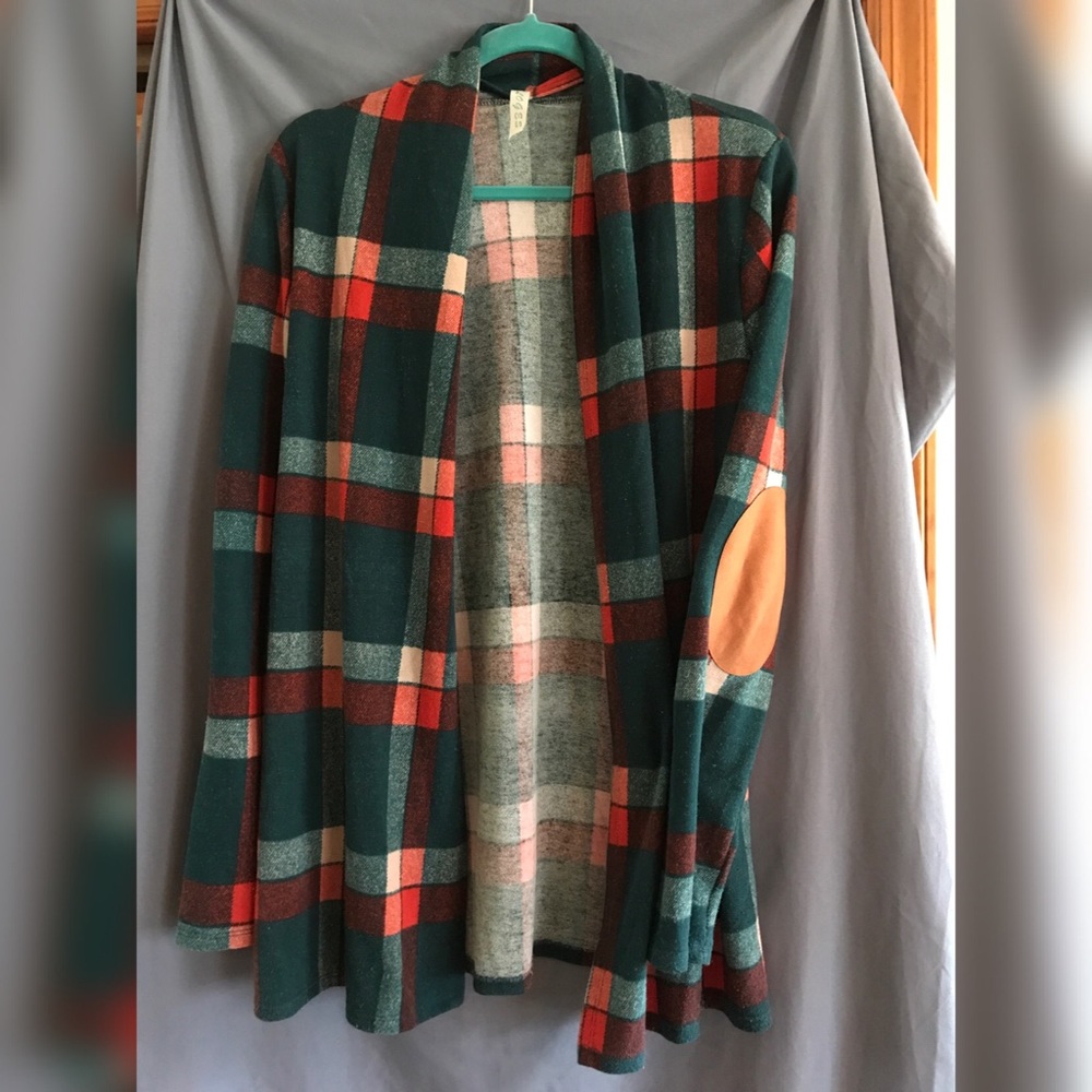Plaid cardigan. Light drape.